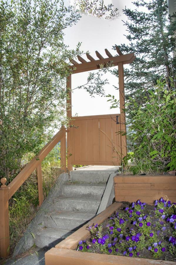 Tiga Bed And Breakfast Yellowknife Ngoại thất bức ảnh